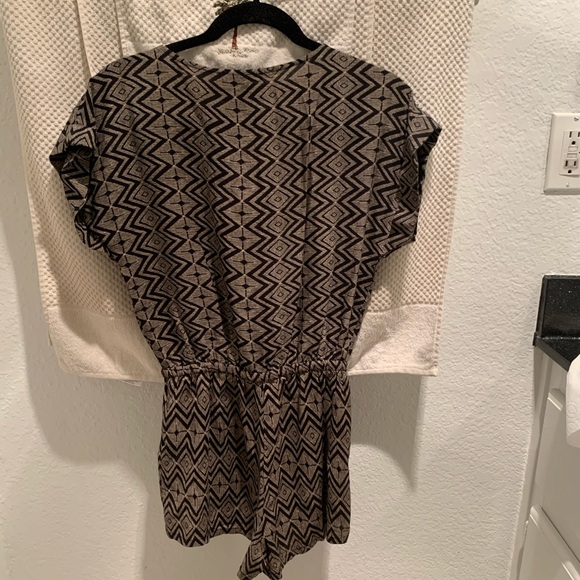 F21 Forever 21 Tribal Print Romper small - Picture 3 of 3
